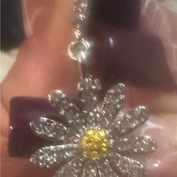 Elegant Silver and Gold Daisy Earrings - Picture 6 of 6